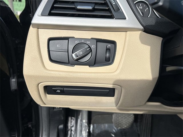 Used 2018 BMW 320i Sedan w/ Convenience Package image 30