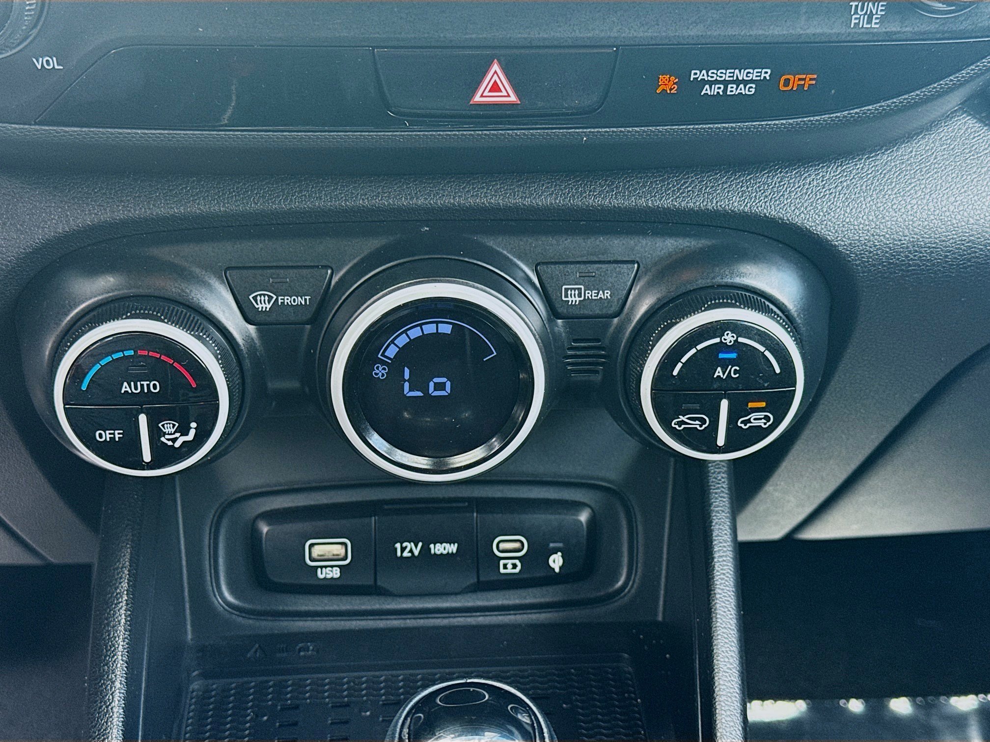 Used 2023 Hyundai Venue Limited w/ Cargo Package FWD image 6