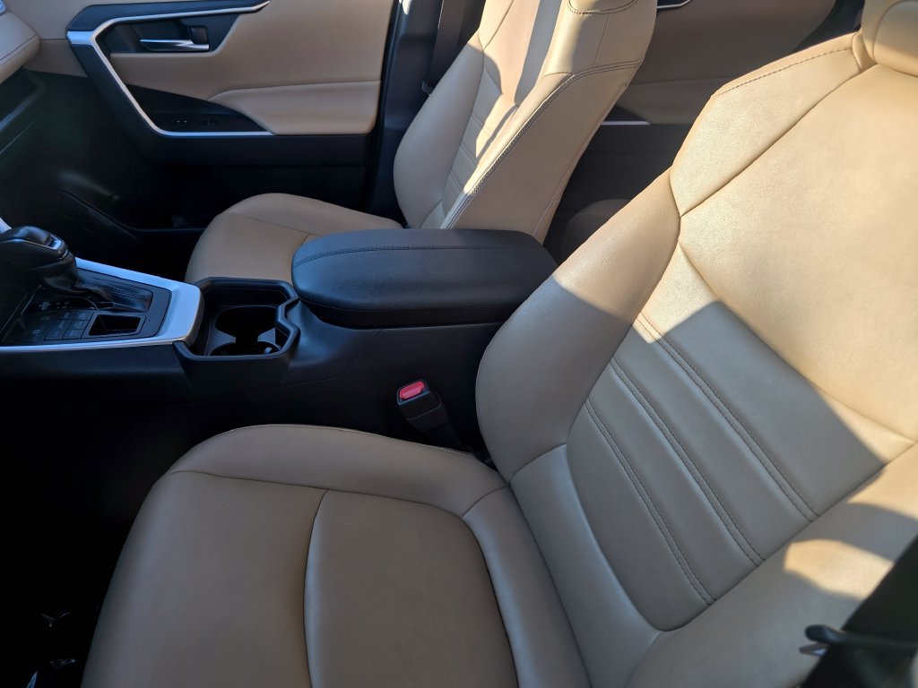 Used 2019 Toyota RAV4 XLE Premium w/ Cold Weather Package AWD/4WD image 23