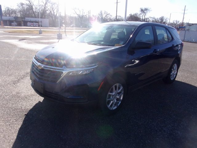Used 2023 Chevrolet Equinox LS image 3