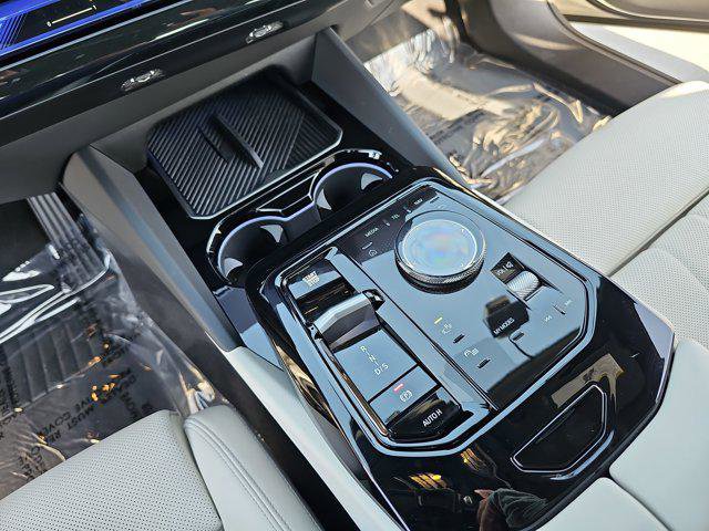 Used 2024 BMW 540i xDrive w/ Premium Package image 26