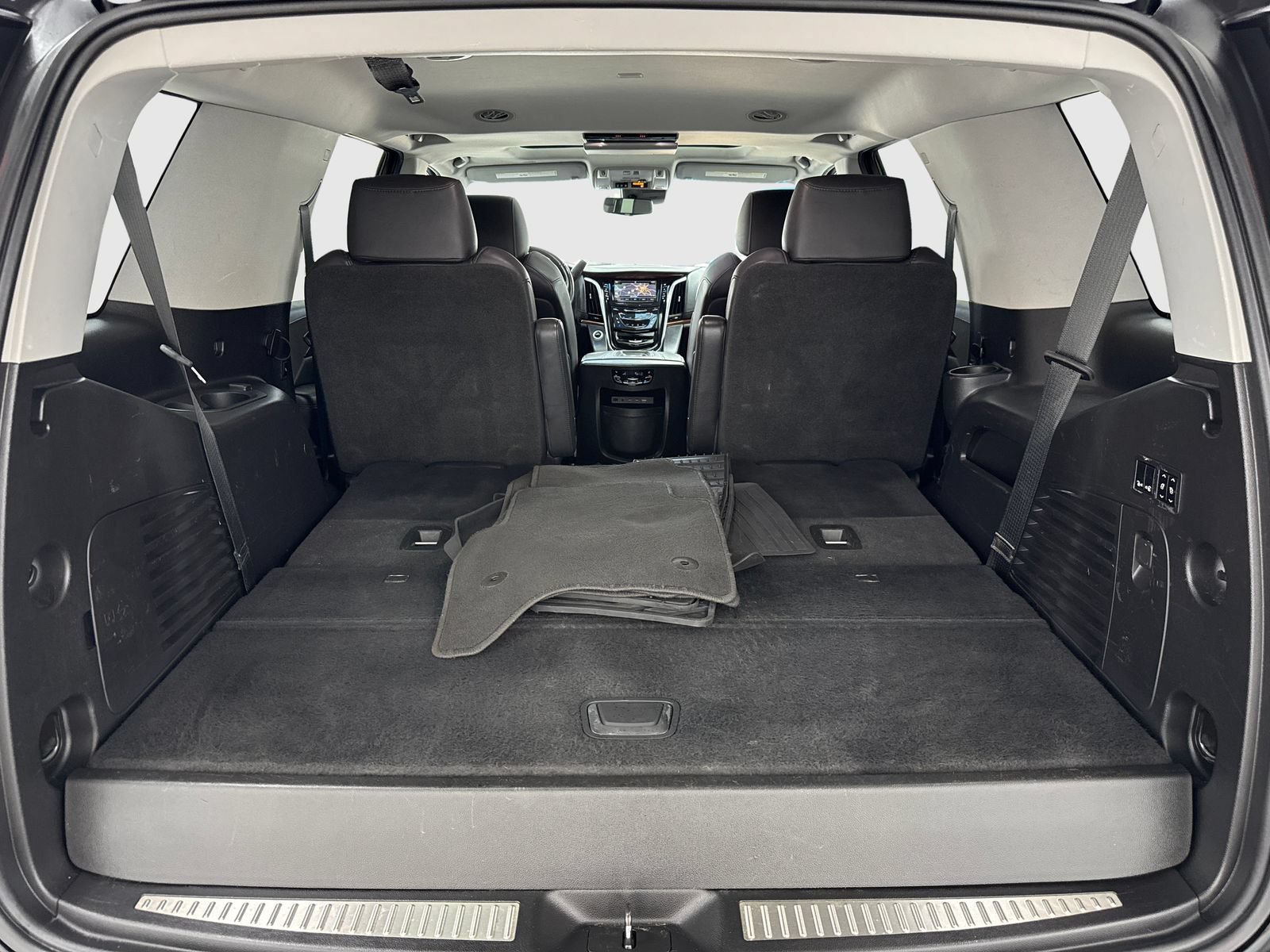 Used 2018 Cadillac Escalade Luxury AWD/4WD image 51