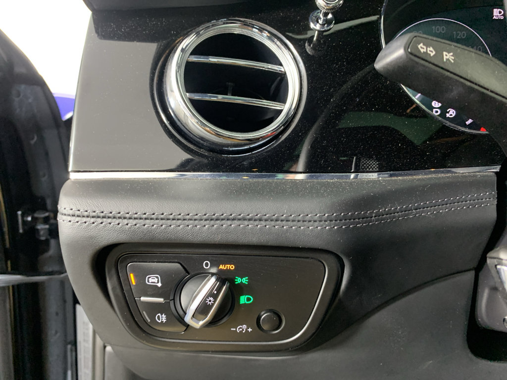 Used 2023 Bentley Bentayga AWD/4WD image 16