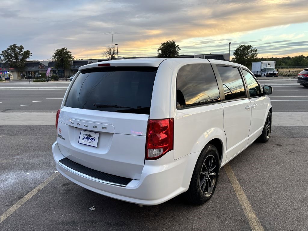 Used 2018 Dodge Grand Caravan SE image 7
