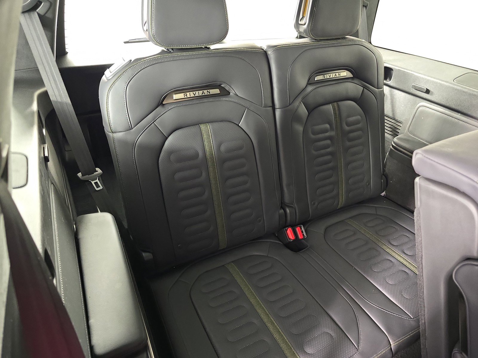 Used 2024 Rivian R1S Adventure AWD/4WD image 25