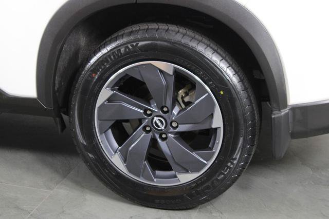 Certified 2024 Nissan Rogue SV FWD image 15
