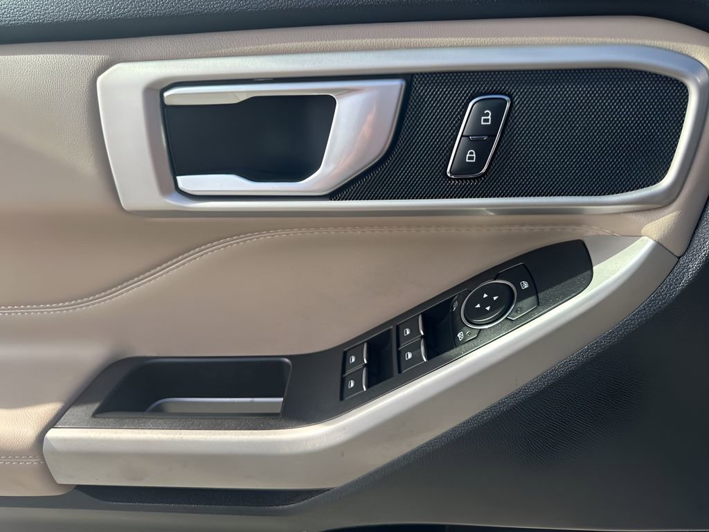 Used 2024 Ford Explorer XLT w/ Equipment Group 202A image 26