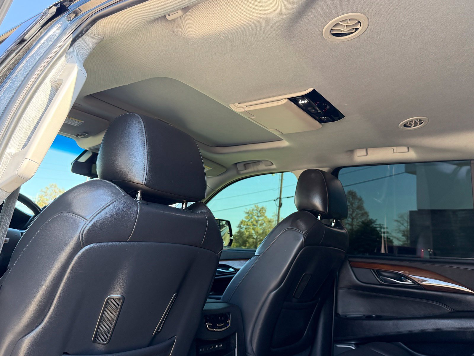 Used 2020 Cadillac Escalade Luxury AWD/4WD image 40