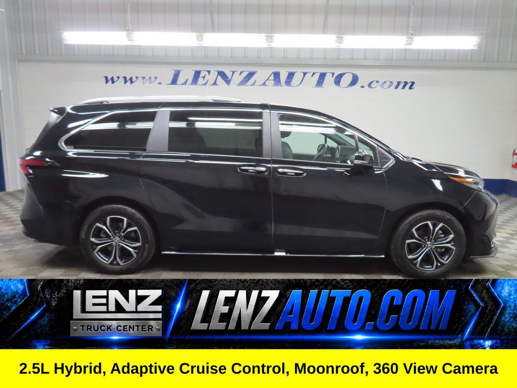 Used 2025 Toyota Sienna Platinum AWD/4WD image 1