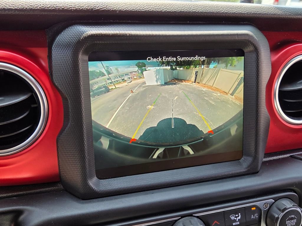 Used 2022 Jeep Wrangler Unlimited Rubicon w/ LED Lighting Group AWD/4WD image 22