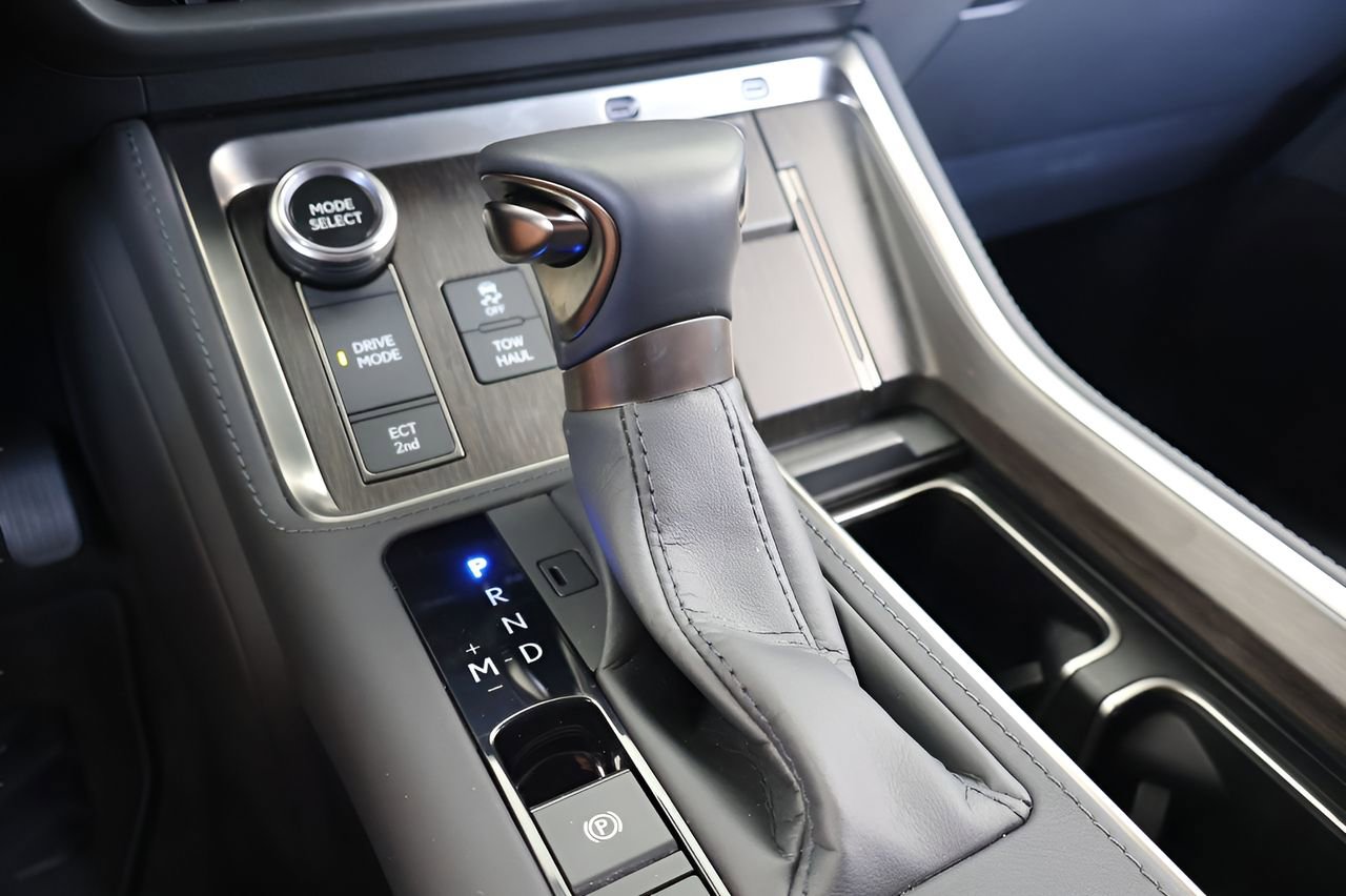 Used 2025 Lexus GX 550 w/ Cold Area Package AWD/4WD image 28