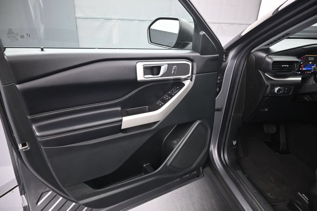 Used 2021 Ford Explorer XLT RWD image 16