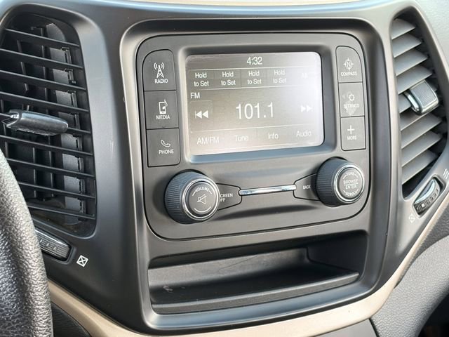 Used 2016 Jeep Cherokee Sport image 13