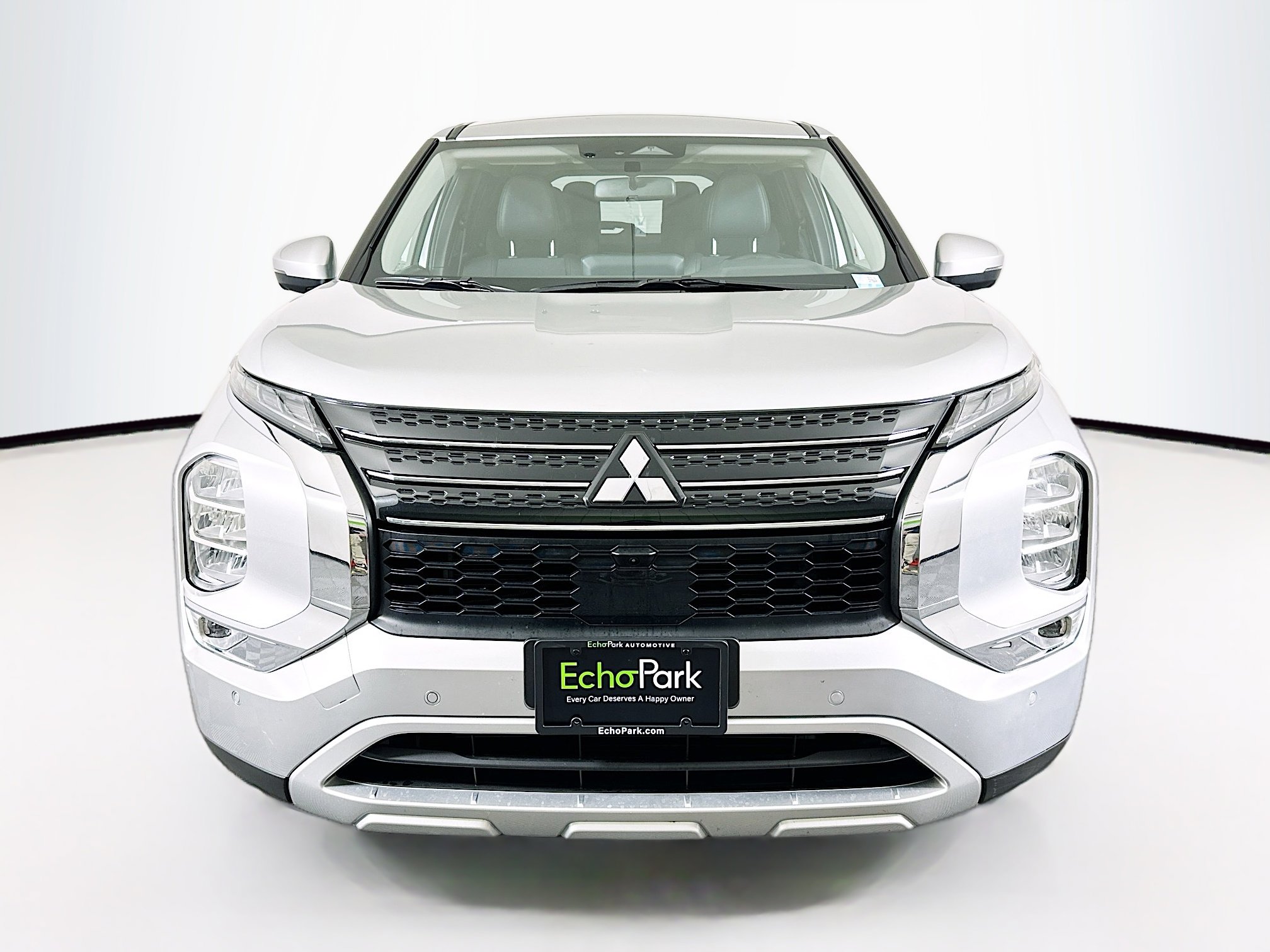 Used 2024 Mitsubishi Outlander SE image 2