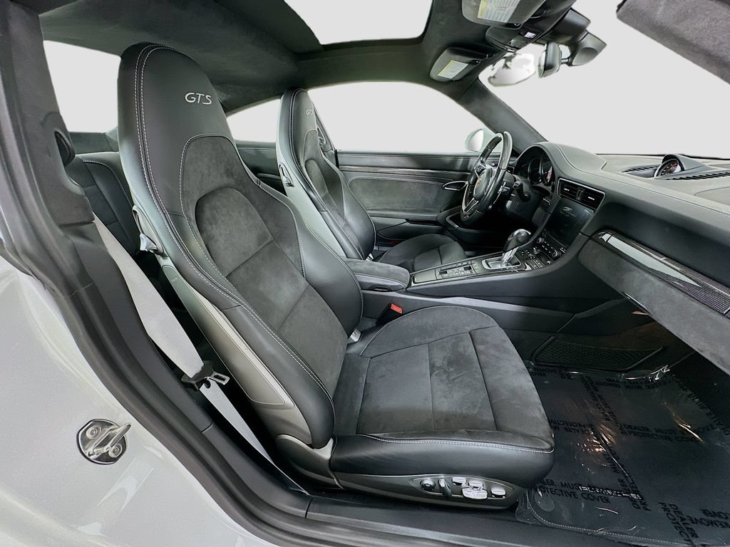 Certified 2017 Porsche 911 Carrera GTS RWD image 28