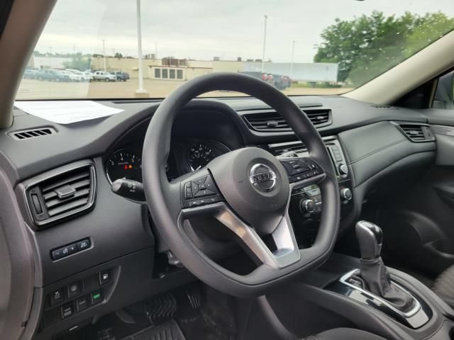 Used 2020 Nissan Rogue SV AWD/4WD image 18