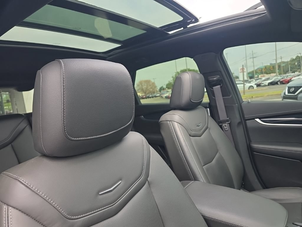 Used 2024 Cadillac XT5 Premium Luxury w/ LPO, Floor Liner Package AWD/4WD image 11