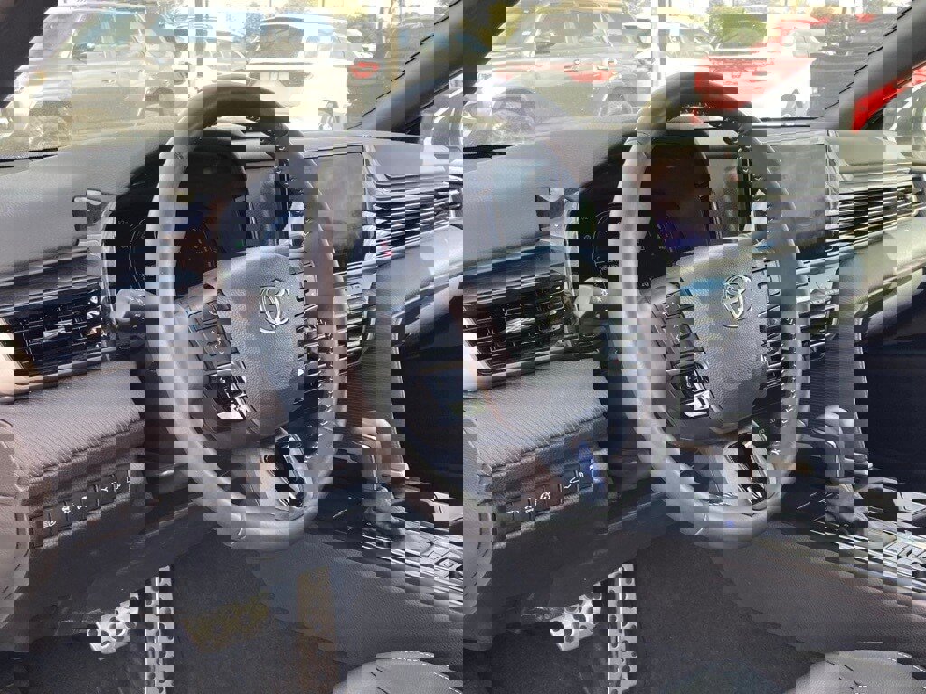 Certified 2025 Toyota Camry SE image 9