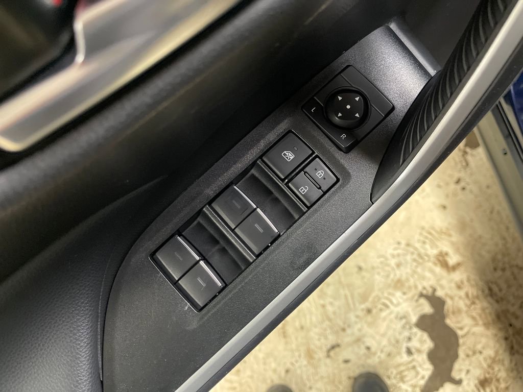 Certified 2025 Toyota RAV4 XLE AWD/4WD image 15