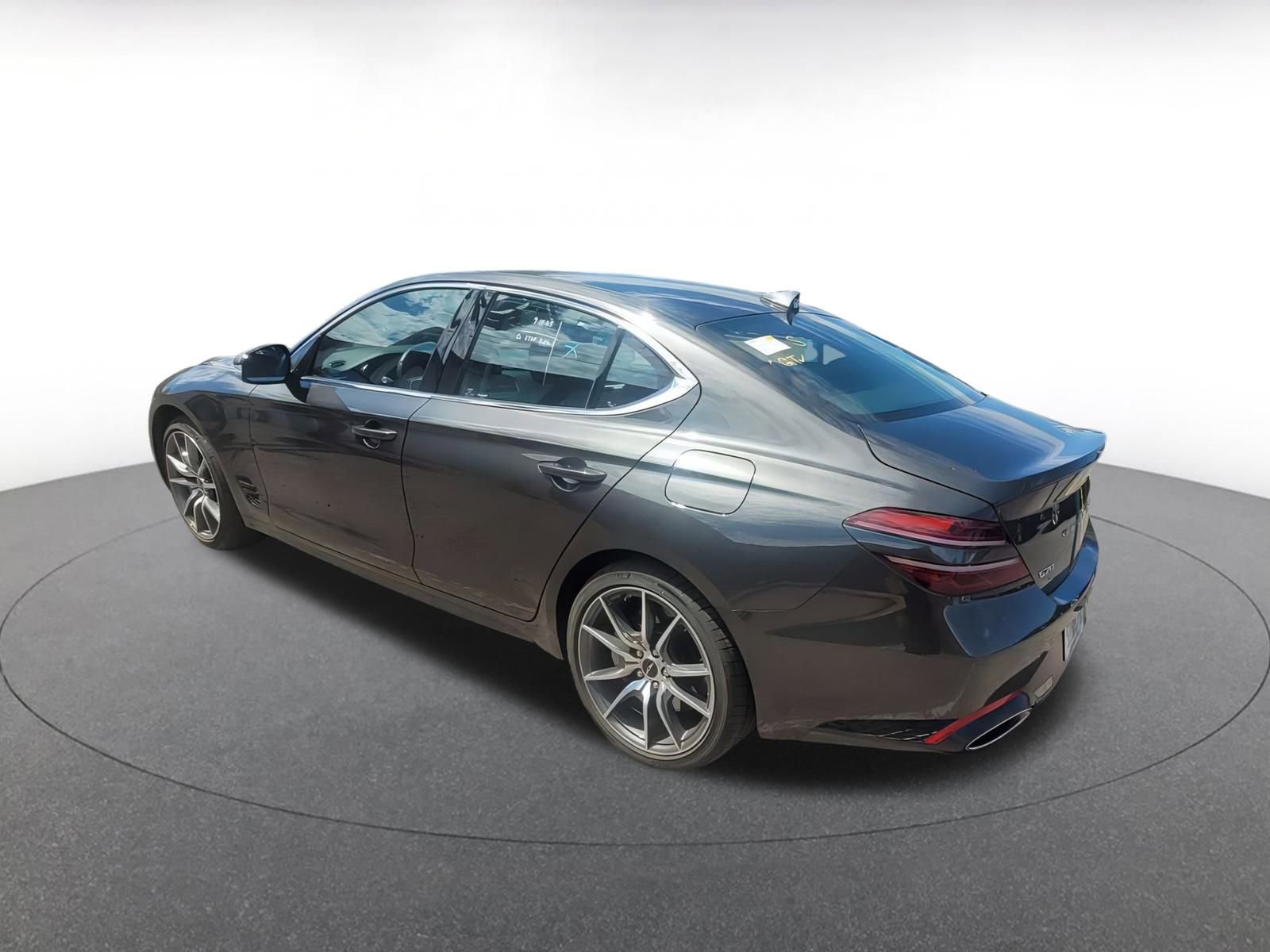 Used 2025 Genesis G70 2.5T image 5