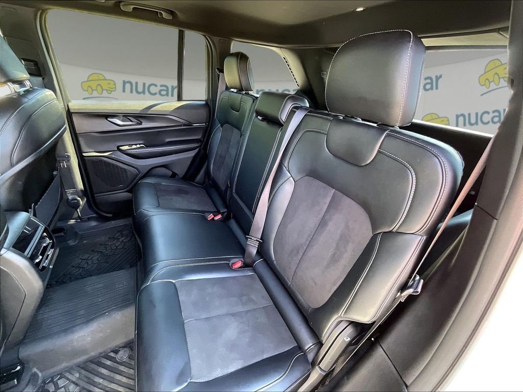 Used 2025 Jeep Grand Cherokee Altitude AWD/4WD image 14