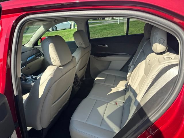 Used 2019 Cadillac XT4 Luxury w/ Cold Weather Package FWD image 8