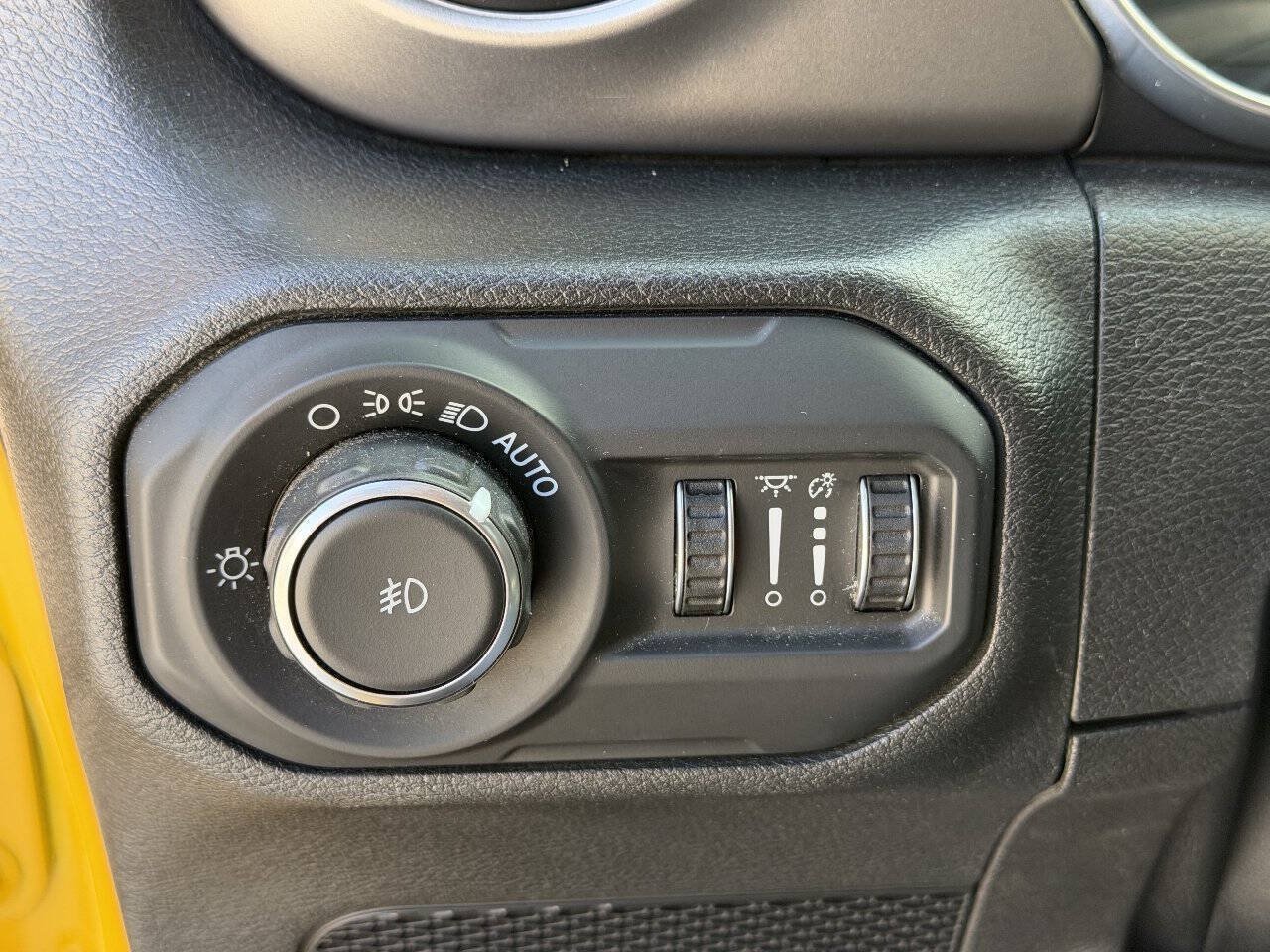 Used 2018 Jeep Wrangler Unlimited Sport S AWD/4WD image 22