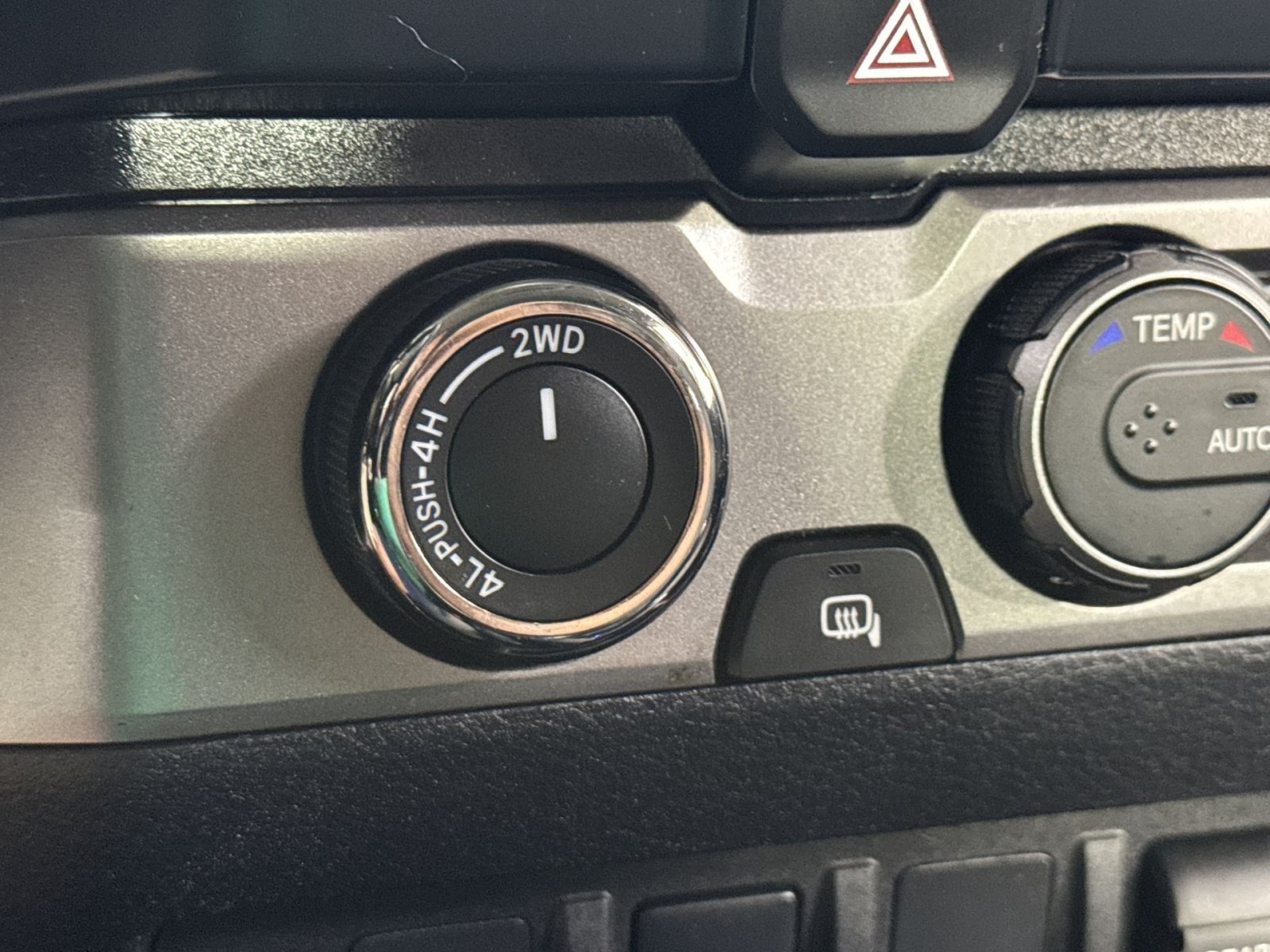 Used 2022 Toyota Tacoma SR5 AWD/4WD image 42