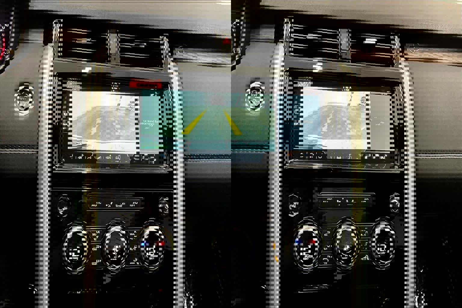 Used 2020 Land Rover Discovery HSE image 25