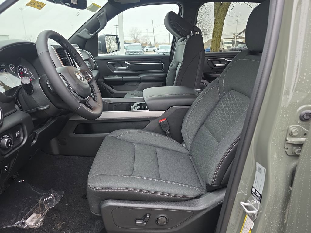 New 2026 RAM 1500 4x4 Crew Cab image 8
