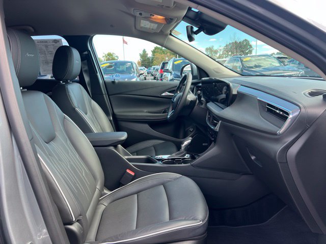 Used 2024 Buick Encore GX Avenir w/ Avenir Convenience Package FWD image 13