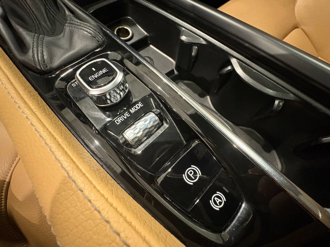 Used 2017 Volvo XC90 T6 Momentum w/ Vision Package AWD/4WD image 27