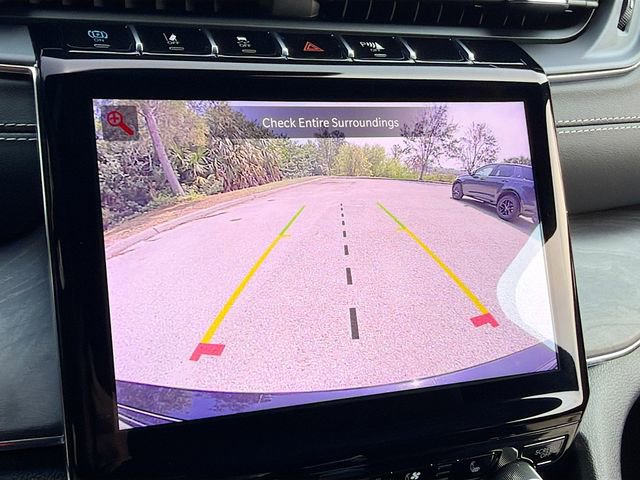 Used 2023 Jeep Grand Cherokee Overland w/ Luxury Tech Group IV AWD/4WD image 32