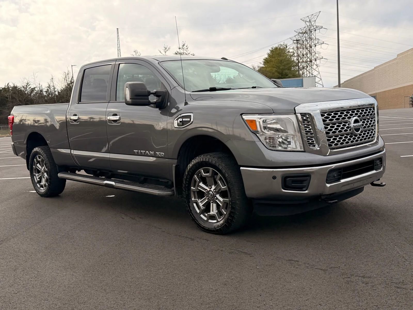 Used 2019 Nissan Titan SV w/ SV Convenience Package image 8
