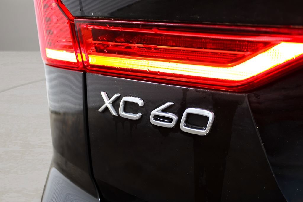 Used 2025 Volvo XC60 B5 Ultra AWD/4WD image 39