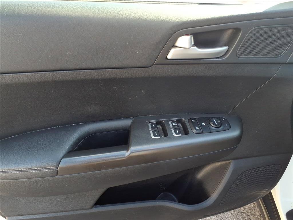 Used 2021 Kia Sportage LX image 6