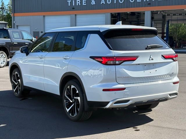 Used 2024 Mitsubishi Outlander SE AWD/4WD image 3