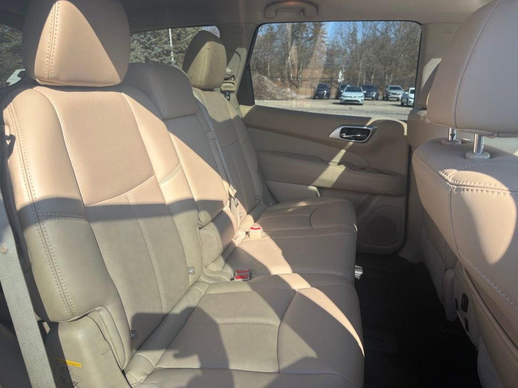Used 2017 Nissan Pathfinder Platinum w/ Cargo Package image 37