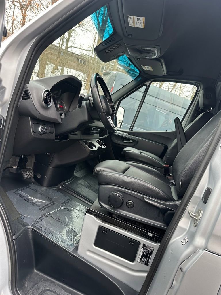 Used 2024 Mercedes-Benz Sprinter 144 Cargo w/ Parking Package image 10