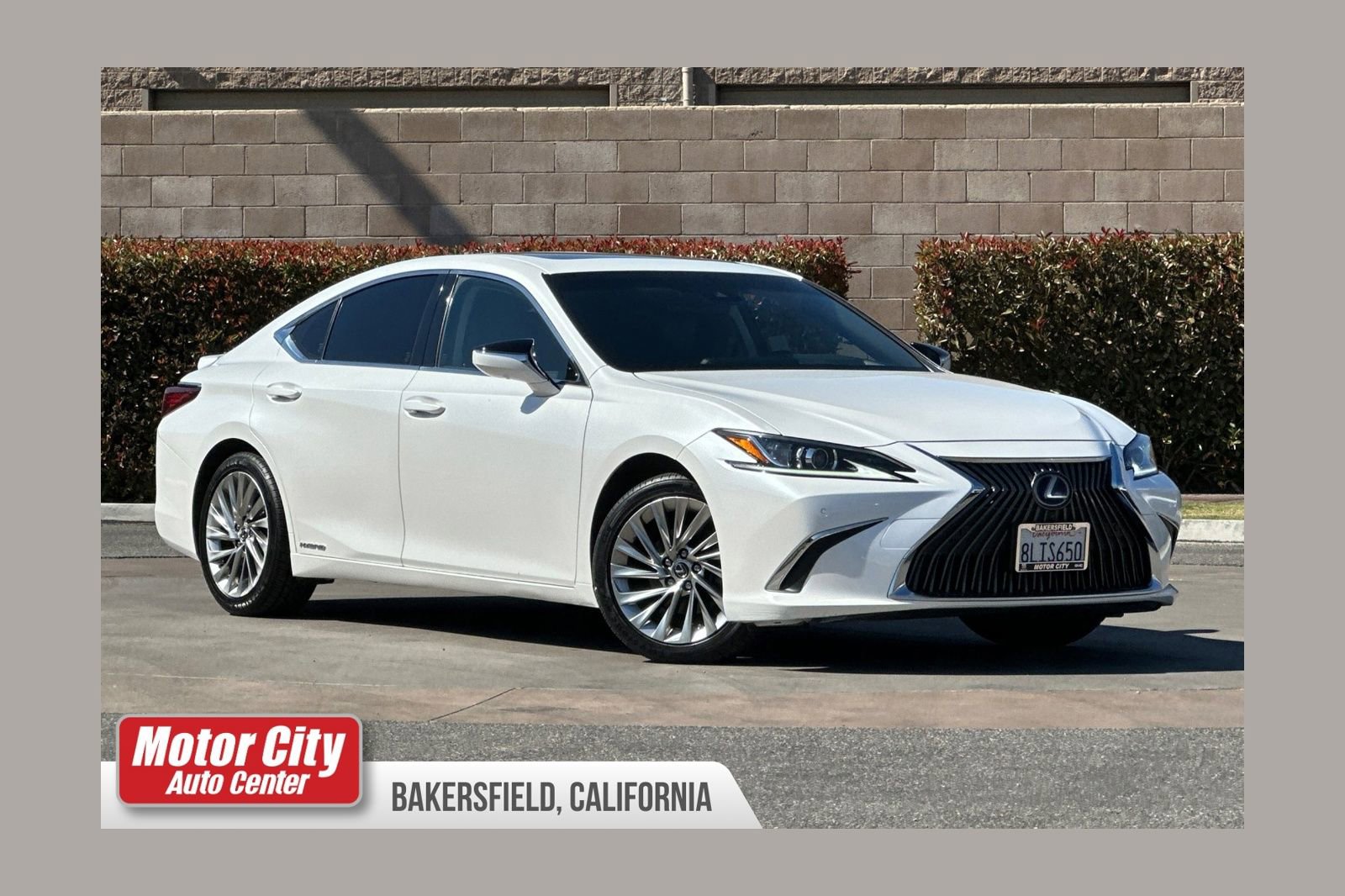 Used 2019 Lexus ES 300h w/ Accessory Package 2