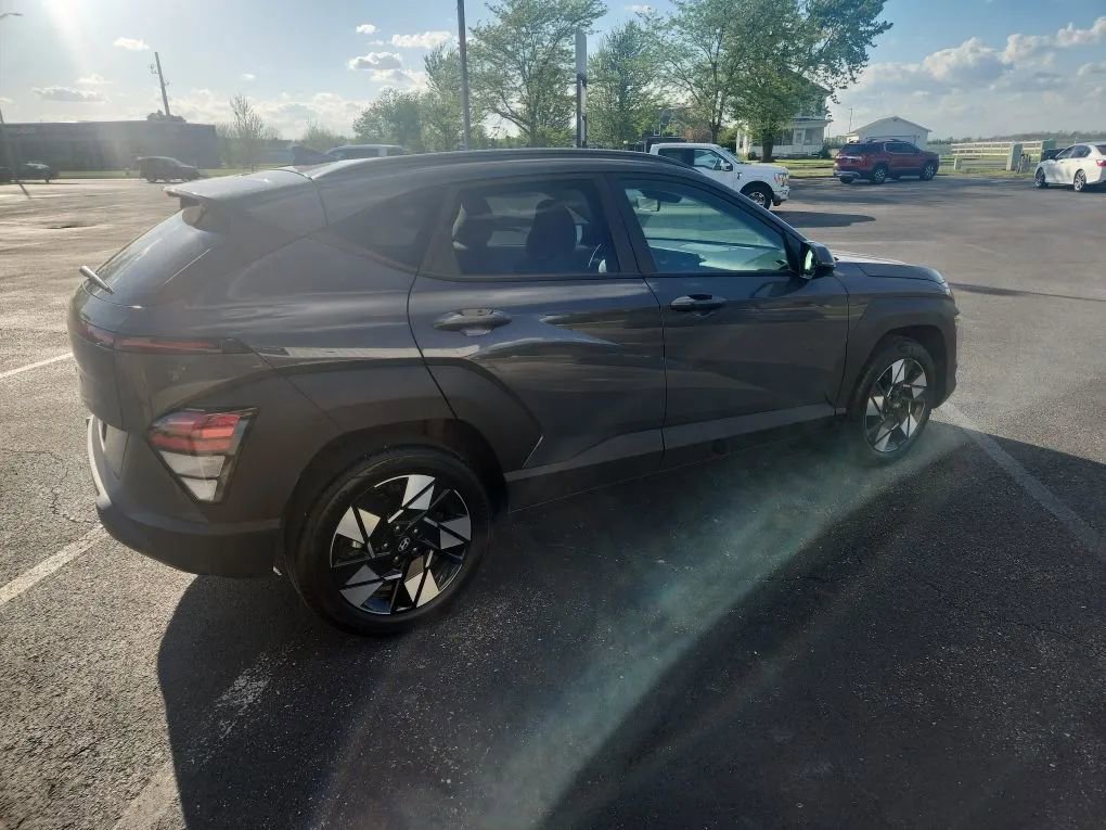 Used 2025 Hyundai Kona SEL image 9