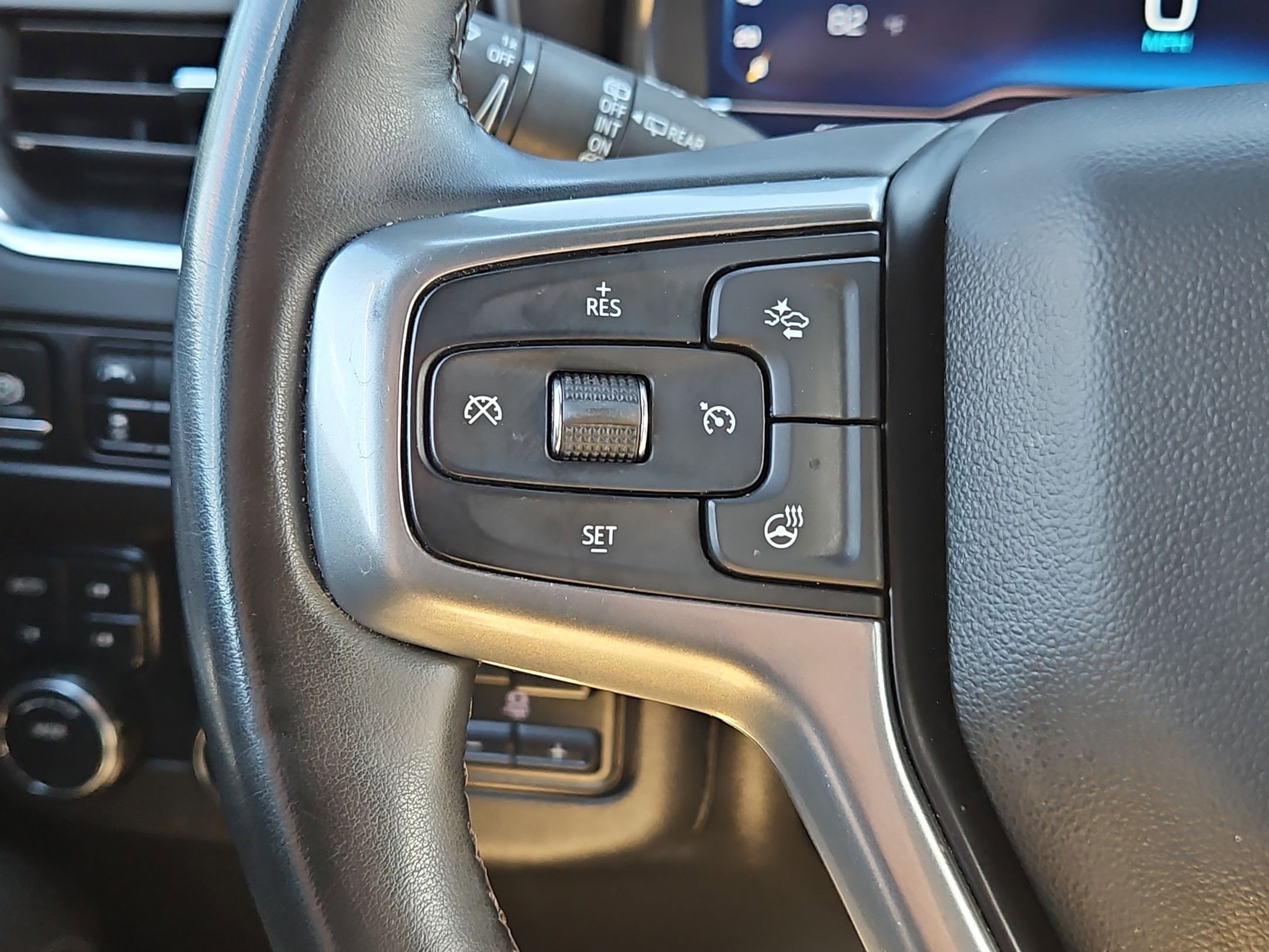 Certified 2024 Chevrolet Suburban Z71 w/ Luxury Package image 24