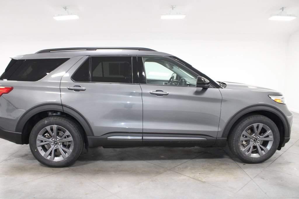 Used 2023 Ford Explorer XLT w/ Equipment Group 202A AWD/4WD image 11