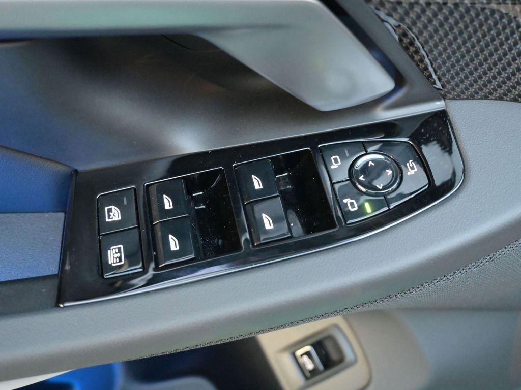 Used 2026 BMW M5 w/ Carbon Package AWD/4WD image 13