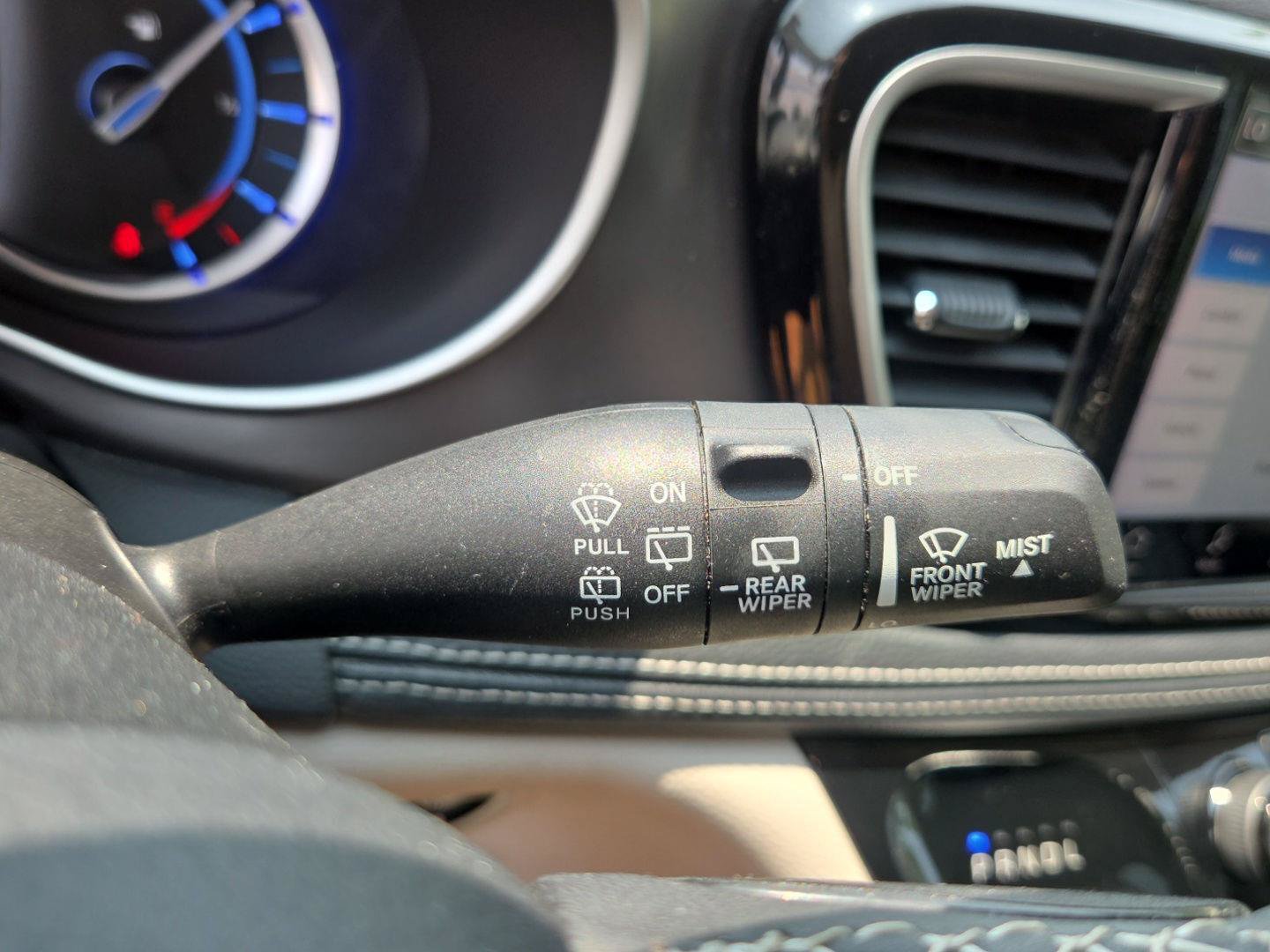 Used 2023 Chrysler Pacifica Touring-L FWD image 29