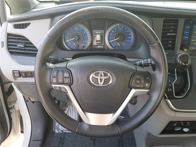 Used 2016 Toyota Sienna XLE Premium image 22