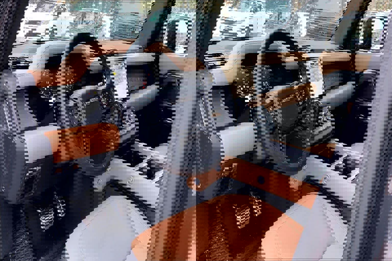 Used 2025 Land Rover Defender 130 V8 image 16