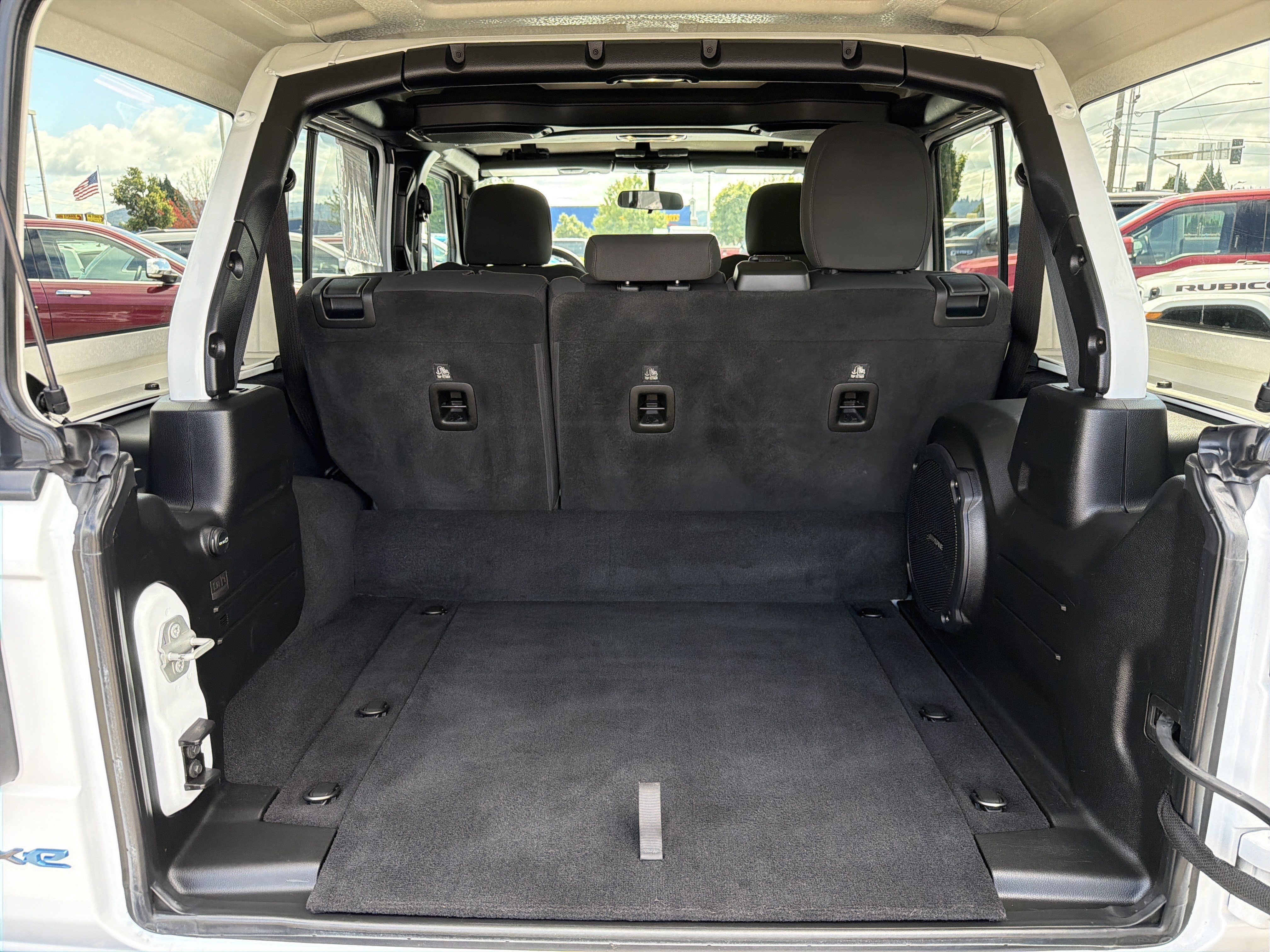 Used 2023 Jeep Wrangler Unlimited w/ Cold Weather Group AWD/4WD image 4