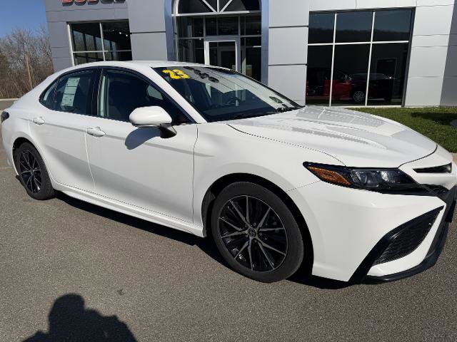 Used 2023 Toyota Camry SE image 1