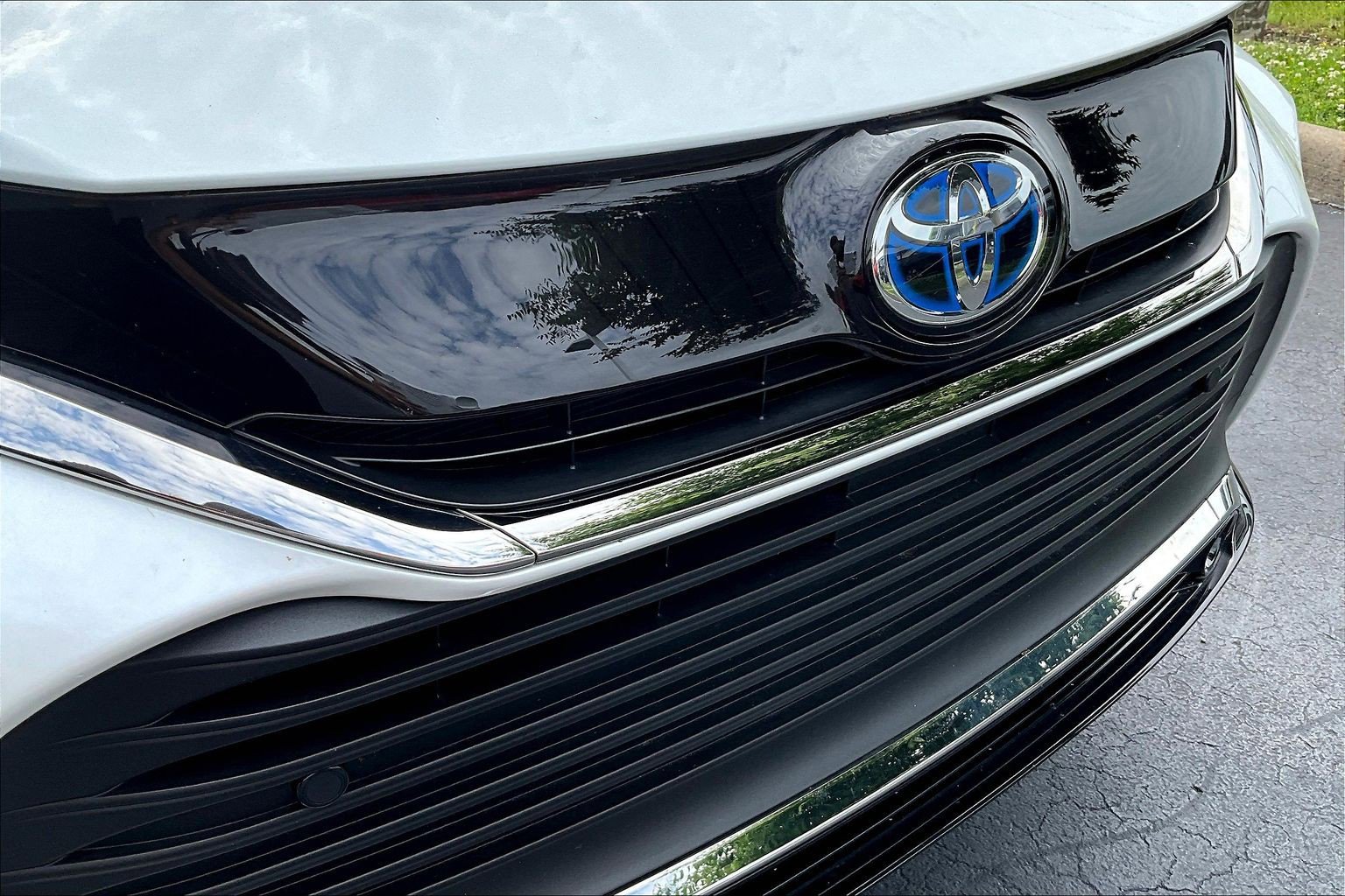 Used 2024 Toyota Venza Nightshade AWD/4WD image 33